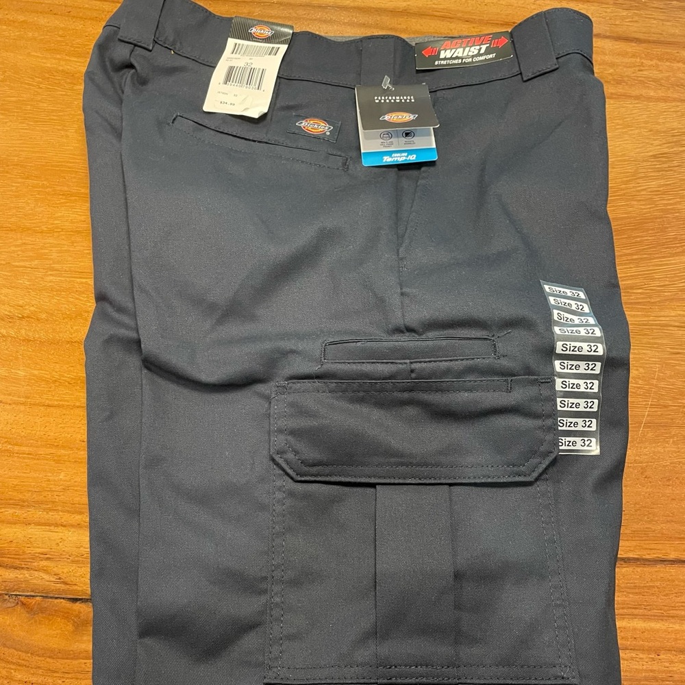Dickies Cargo Shorts, 32 waist, new with tags, navy blue